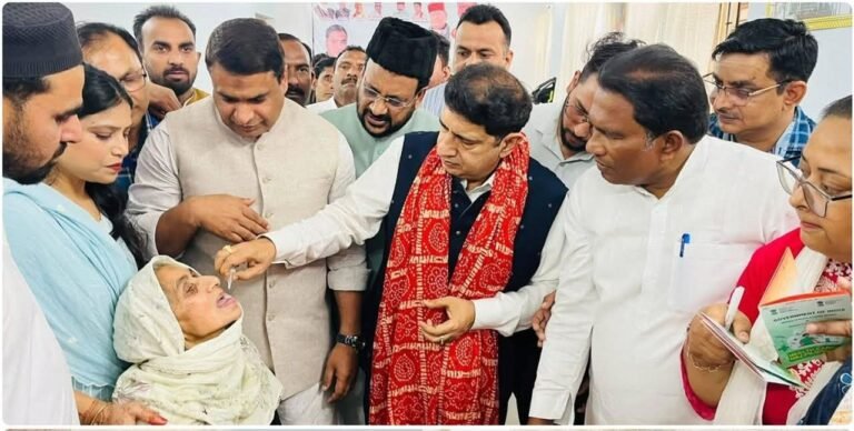 कैबिनेट मंत्री प्रदीप बत्रा ने टीकाकरण एवं स्वास्थ्य जांच शिविर’ का निरीक्षण किया