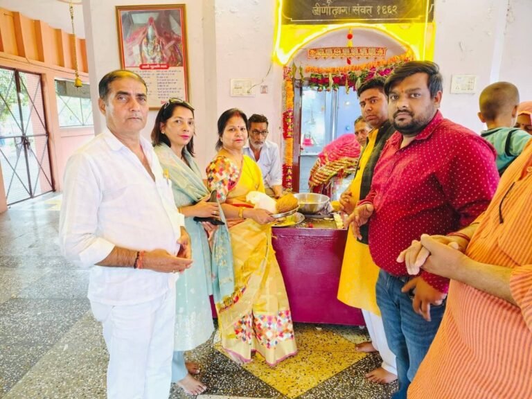 महापौर अनीता देवी अग्रवाल ने मां चूड़ामणि देवी मां के दर्शन किए