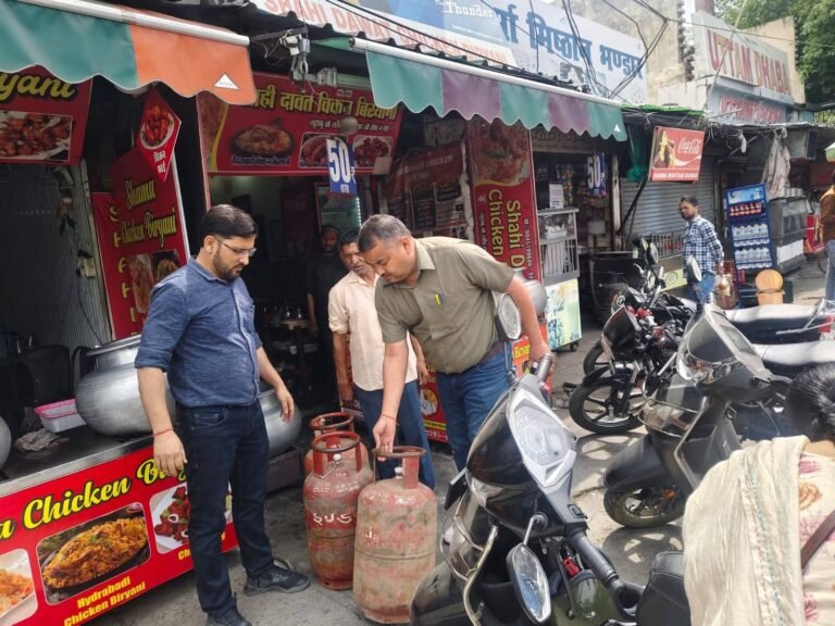 रूड़की नगरीय क्षेत्र में घरेलू गैस के दुरुपयोग पर छापेमारी, 8 सिलेंडर जब्त