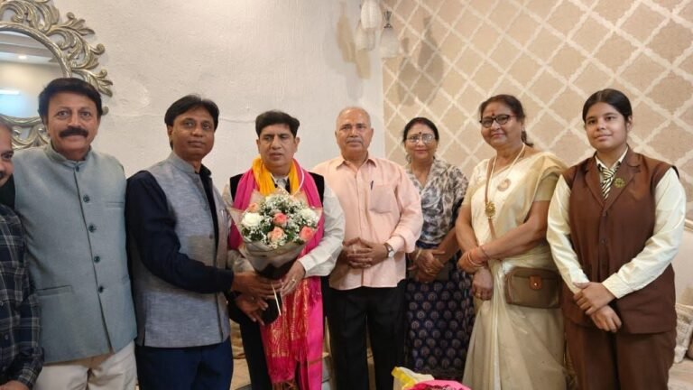 संस्कार भारती के पदाधिकारियों ने कैबिनेट मंत्री प्रदीप बत्रा को शुभकामनाएं और बधाई दी