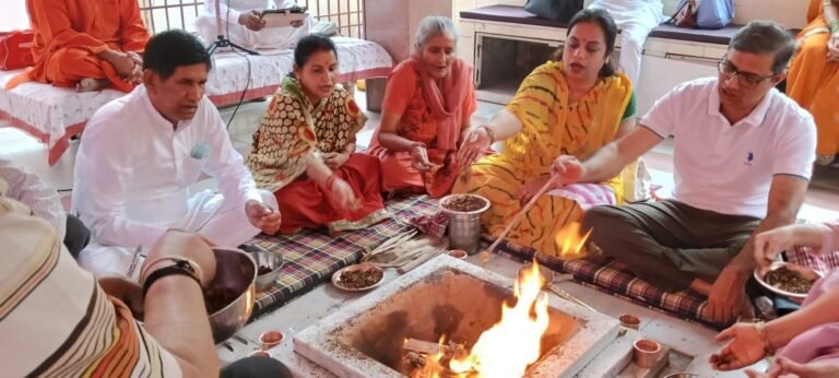 यज्ञ हवन के साथ ही ऋषि बौद्धोत्सव वेद कथा संपन्न