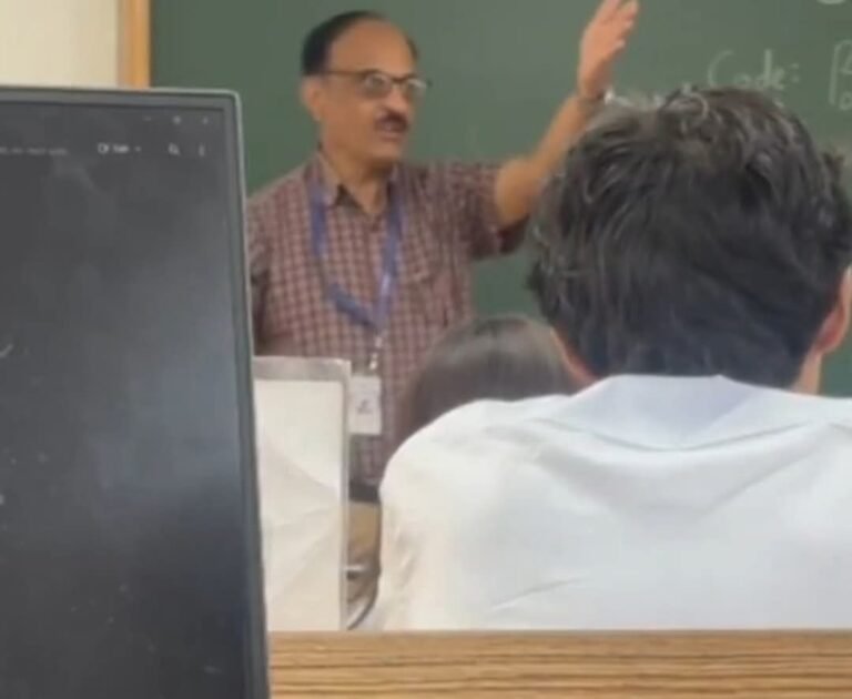 यूनिवर्सिटी प्रोफेसर ने मुस्लिम छात्र को कहा “आतंकी”, निलंबित