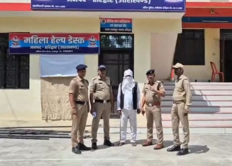 पुलिस टीम में चेकिंग के दौरान अवैध तमंचे के सप्लायर को धर दबोचा