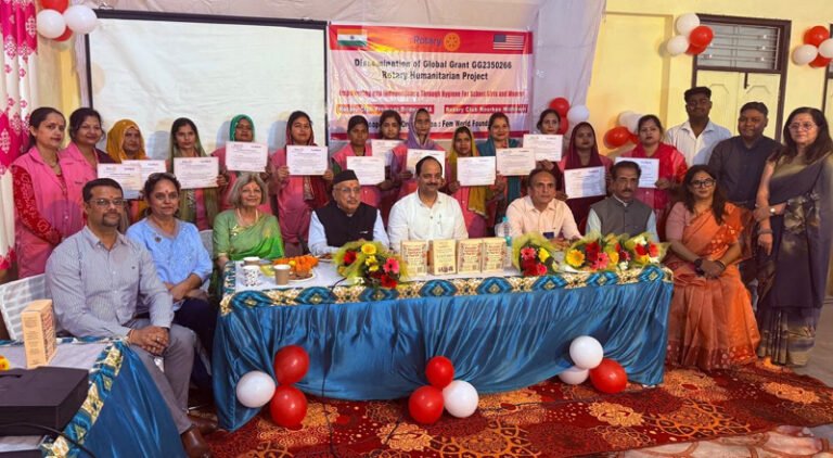 रोटरी क्लब की पहल: 300 महिलाओं को सैनिटरी नैपकिन निर्माण प्रशिक्षण