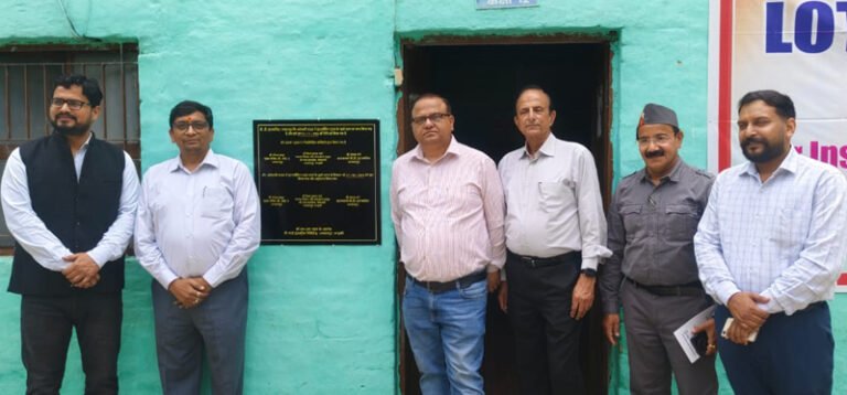 भगवानपुर में वी-गार्ड इंडस्ट्री भगवानपुर की ओर से मिनी विज्ञान प्रयोगशाला एवं प्रार्थना स्थल पर इंटरलाॅकिंग टाइल्स का उद्घाटन किया गया