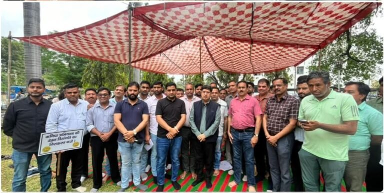 इंजीनियरों की हड़ताल समाप्त कराने को आगे आए कैबिनेट मंत्री प्रदीप बत्रा,लंबित मांगों को लेकर शासन स्तर पर जल्द कार्रवाई होने का दिया भरोसा