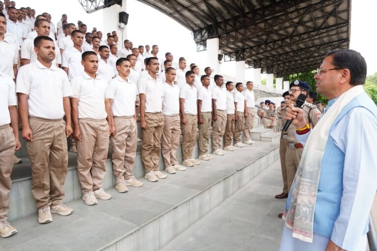 पुलिस लाइन में मुख्यमंत्री पुष्कर सिंह धामी का संबोधन, ट्रैफिक और आपदा प्रबंधन पर फोकस