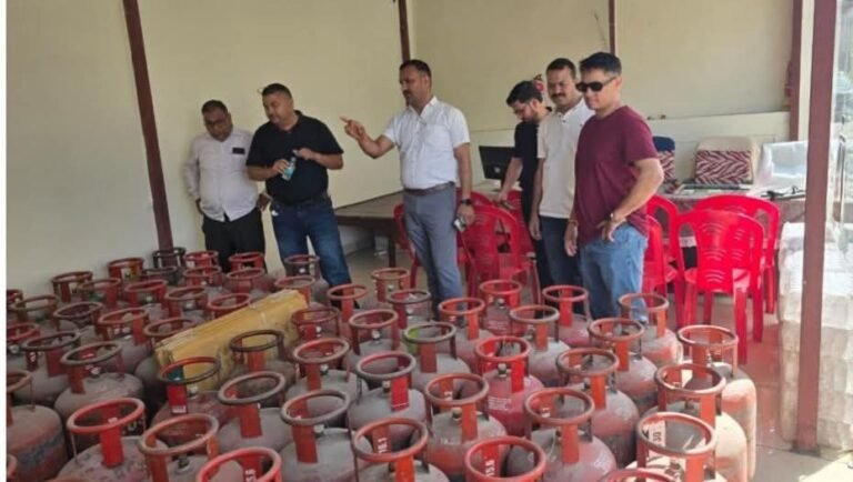 साउथ सिविल लाइंस रुड़की में एसटीएफ का छापा, 101 गैस सिलेंडर बरामद