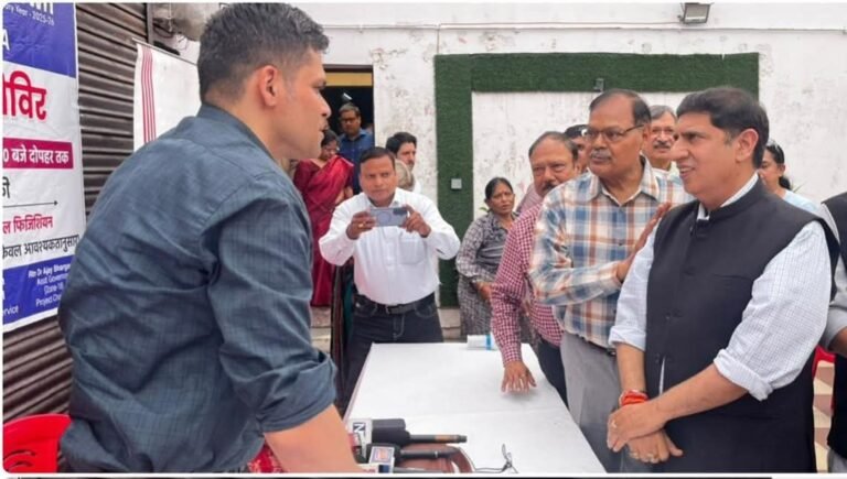 निशुल्क चिकित्सा शिविर का सैकड़ों लोगों ने स्वास्थ्य सेवा ली,कैबिनेट मंत्री प्रदीप बत्रा ने किया शिविर का शुभारंभ