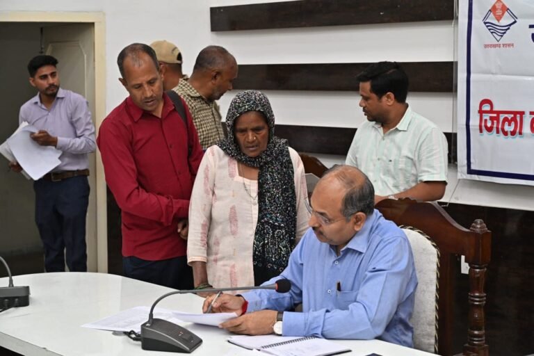 जनसुनवाई कार्यक्रम में विभिन्न विभागों से संबंधित 30 समस्याएं की गई दर्ज,मौके पर 12 समस्याओं का किया गया निस्तारण