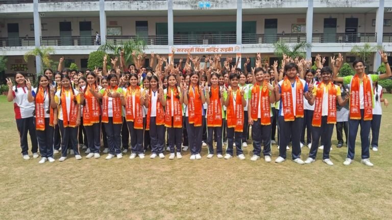 उत्कृष्ट प्रदर्शन करने वाले छात्र-छात्राओं को सम्मानित किया गया