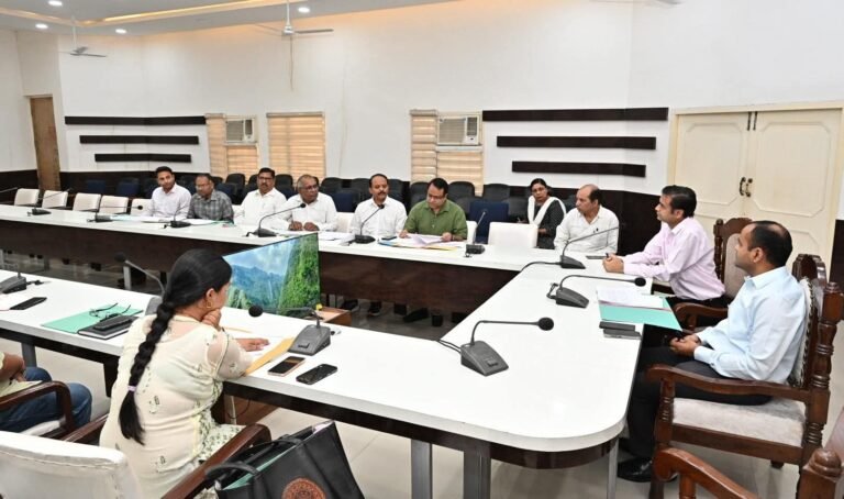 आबकारी विभाग को अवैध एवं कच्ची शराब पर कड़ी निगरानी के निर्देश दिए,राजस्व प्राप्ति के लिए शत प्रतिशत लक्ष्य हासिल किया जाएं: डीएम