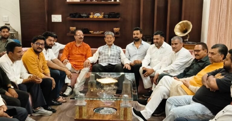 पूर्व मुख्यमंत्री हरीश रावत पहुंचे पिरान कलियर विधायक के आवास पर,दी ईद की मुबारकबाद