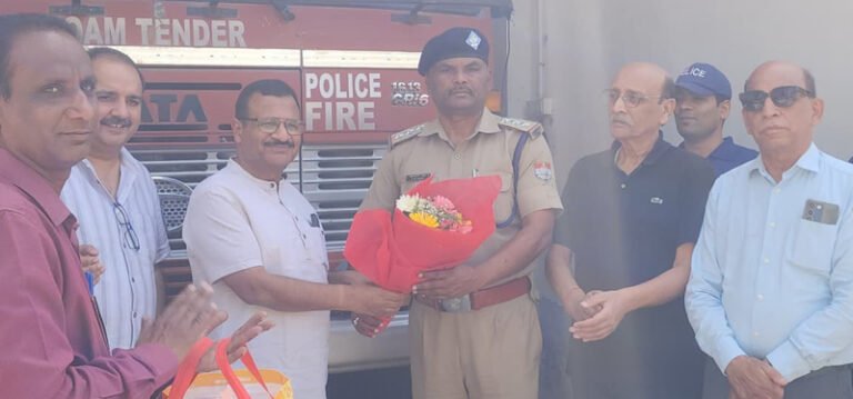 आग पर काबू पाने वाली टीम को अस्पताल प्रबंधन ने किया सम्मानित