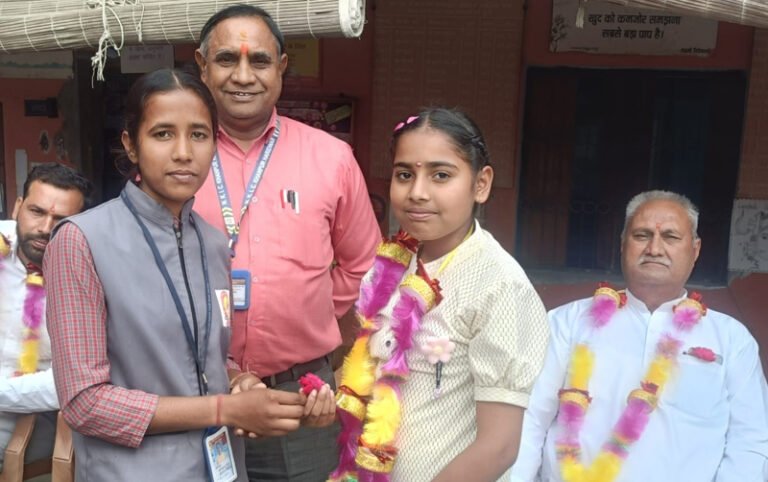 नेशनल कन्या इंटर कॉलेज खानपुर में प्रवेशोत्सव: नवप्रवेशी छात्राओं का तिलक व माल्यार्पण से हुआ भव्य स्वागत