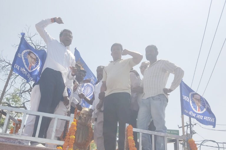 झबरेड़ा में गूंजे बाबा साहेब के नारे, अंबेडकर प्रतिमा का हुआ लोकार्पण