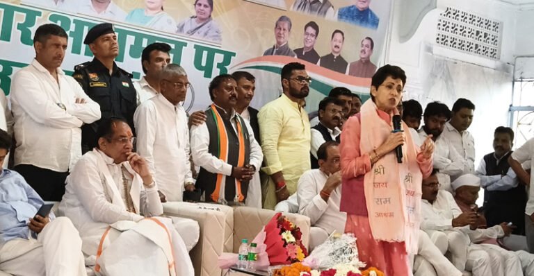 रुड़की में कांग्रेस कार्यकर्ता सम्मेलन: कुमारी शैलजा का एकजुटता का आह्वान, भाजपा सरकार पर तीखा हमला