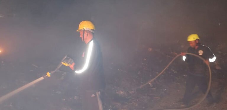 कूड़ा डंपिंग साइट पर लगी आग, दमकल की तत्परता से टला बड़ा हादसा